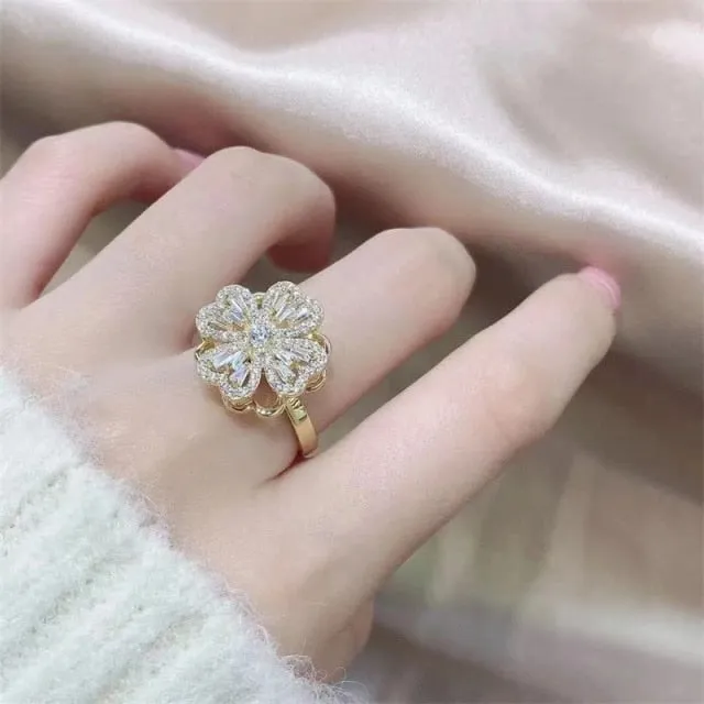 Lucky Whirling Four-Leaf Clover Full Zircon Ring