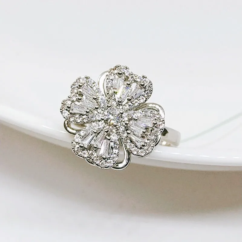 Lucky Whirling Four-Leaf Clover Full Zircon Ring