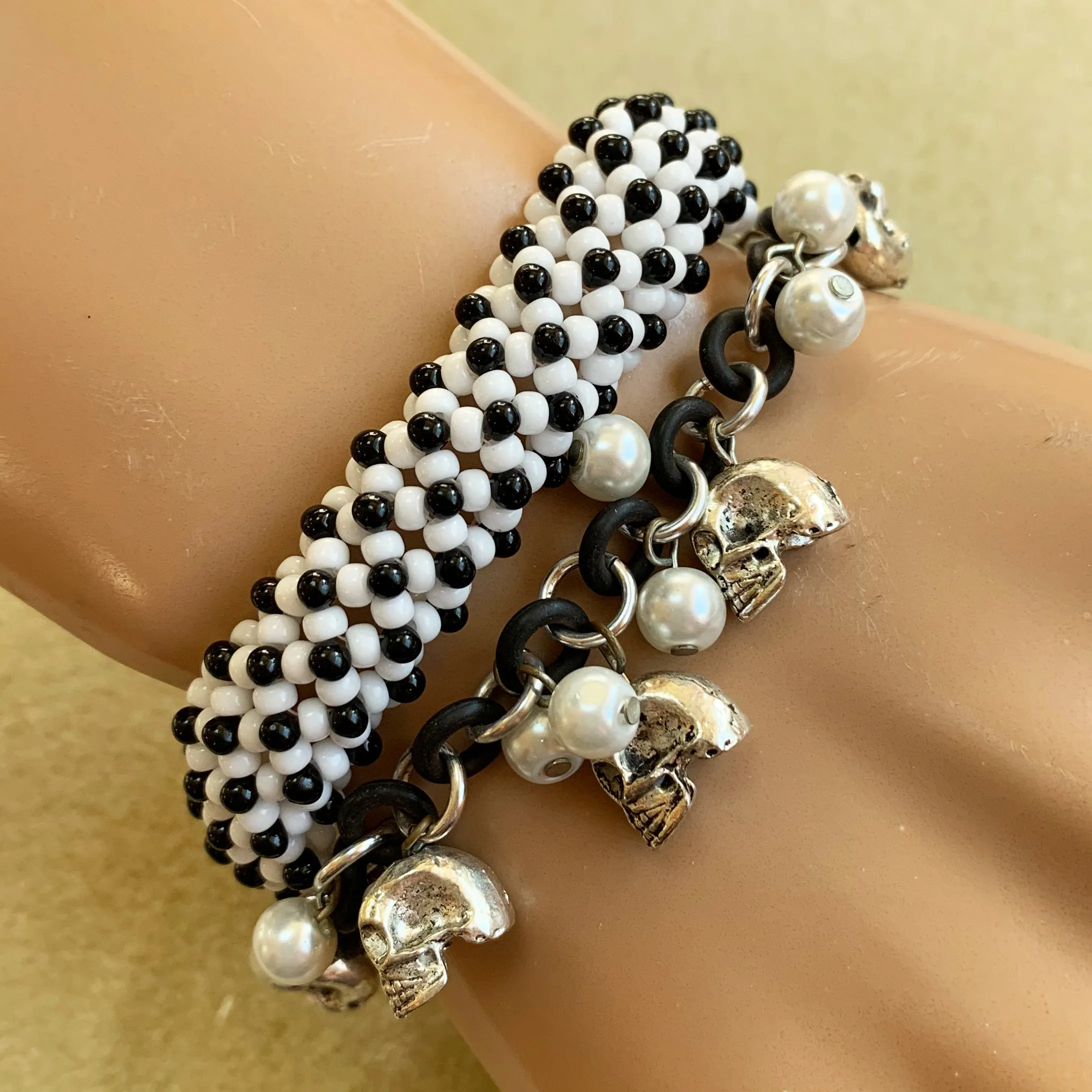 Shaggy Loop Skulls & Pearls Stretch Bracelet with FREE Video