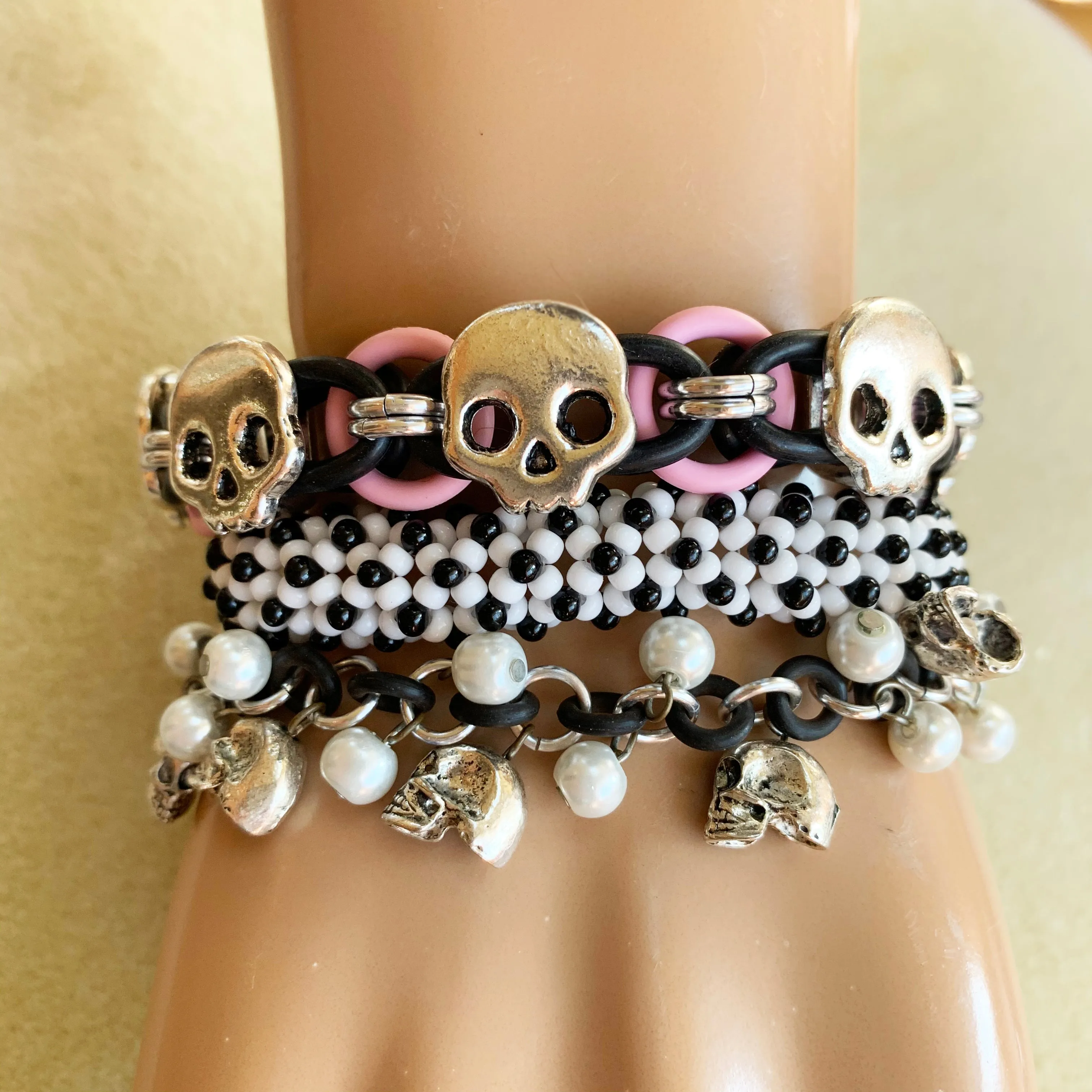 Shaggy Loop Skulls & Pearls Stretch Bracelet with FREE Video